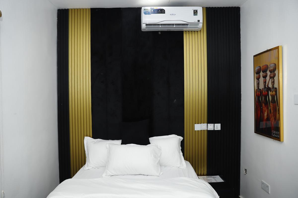 A room at Olabanji Royal Garden Hotel